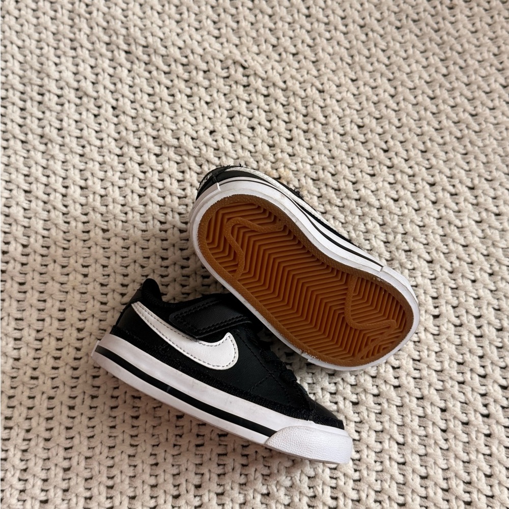 Nike Kids Shoes Black and White